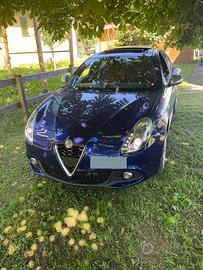 ex dirigente Alfa Romeo vende propria auto persona