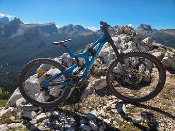 Santa Cruz V10