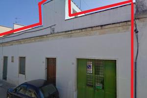 Immobile indipendente con giardino da ristrutturar