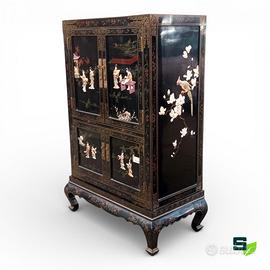 ARMADIO CINESE LACCATO CON RILIEVI IN PIETRE DURE