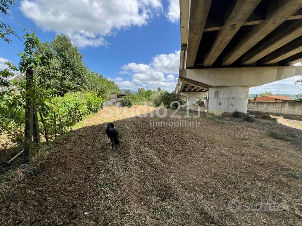 Terreno di 700 m² a Montevarchi - Vista 4