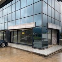 Fondo commerciale pronto all'uso