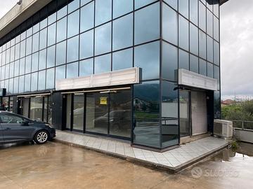 Fondo commerciale pronto all'uso