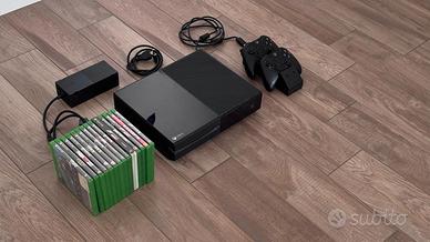 XBOX ONE + 14 giochi + 2 controller con base