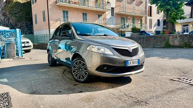 Lancia Ypsilon 1.2 69 CV 5 porte S&S Gold