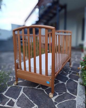 Lettino per bambini un legno marca Pali 