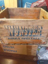 Vecchia cassa per birra