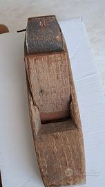 antica pialla in legno per falegnameria 