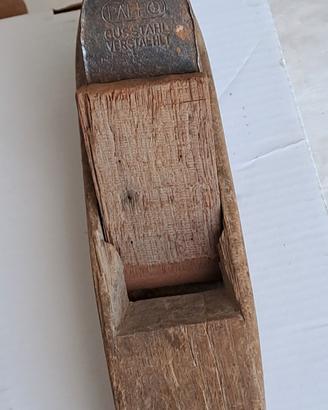 antica pialla in legno per falegnameria 