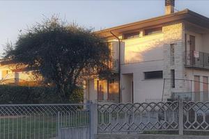 Villa di 334 m² con più di 5 locali e box auto dop