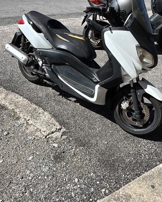 Xmax 125
