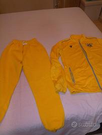completo tuta e pantaloni