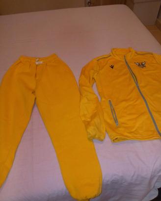 completo tuta e pantaloni