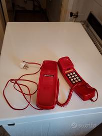 Telefono fisso vintage rosso 