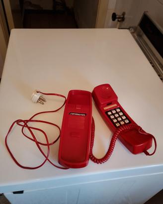 Telefono fisso vintage rosso 