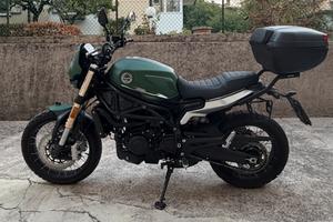 Benelli Leoncino 800 trail