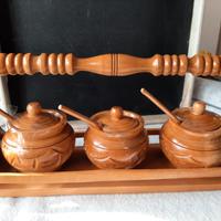 Portaspezie in legno