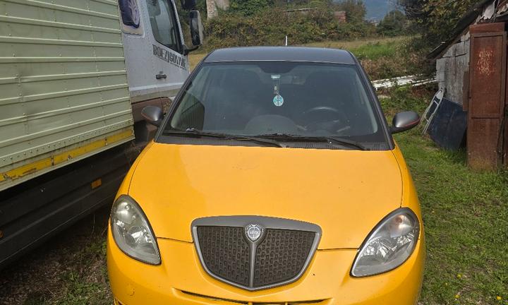 lancia Y Momo 1.3 multijet