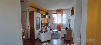 Stanza matrimoniale privata in zona INGANNI M1