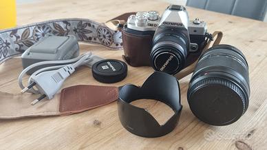 Kit Olympus OM-D E-M10 Mark III con 2 Obiettivi