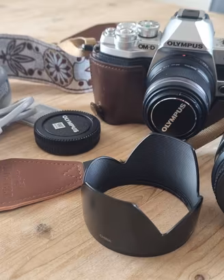 Kit Olympus OM-D E-M10 Mark III con 2 Obiettivi