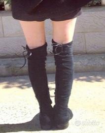 Stivali alti sopra al ginocchio