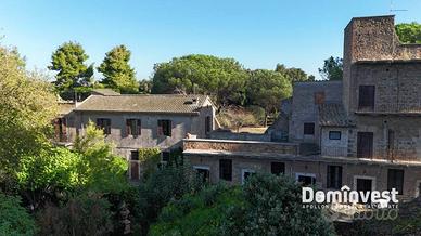 Palazzo / Stabile di 491 m² con più di 5 locali a 
