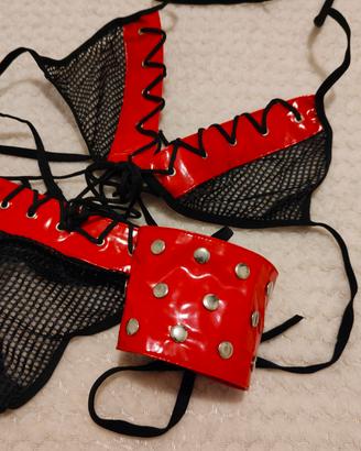 completino intimo nero e rosso con tanga