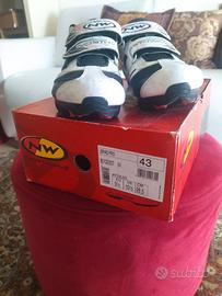 Scarpe da mountain bike 