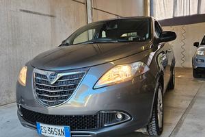 Lancia Ypsilon 1.2 69 CV 5 porte S&S Platinum