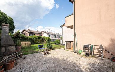 BILOCALE CON GIARDINO , BOX SINGOLO