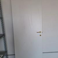 porta bianca in legno