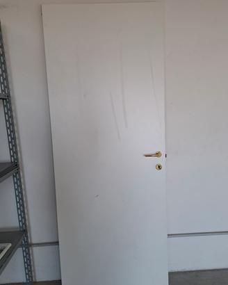 porta bianca in legno