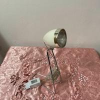Lampada da tavolo a forma di faro bicicletta