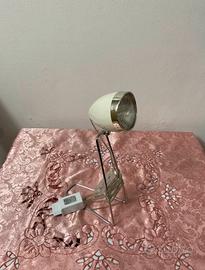 Lampada da tavolo a forma di faro bicicletta