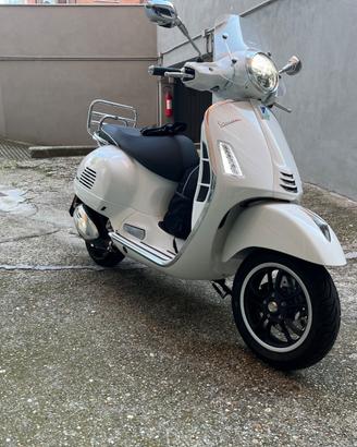 Vespa GTS 300 (23) Full Optional Garanzia giu 27