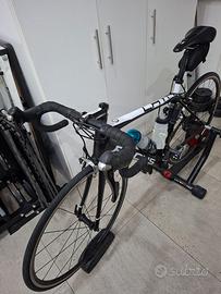 Bici corsa Focus Cayo carbon + rulli elettronico s
