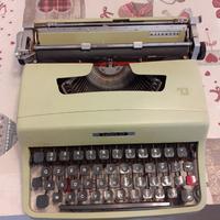 Macchina da scrivere olivetti lettera 32