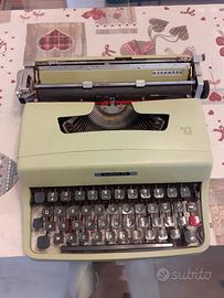 Macchina da scrivere olivetti lettera 32