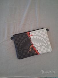 pochette sprayground