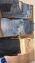 Vari jeans e pantaloni