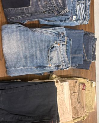 Vari jeans e pantaloni