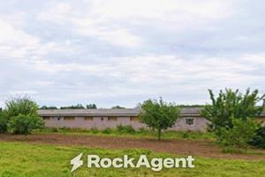 Immobile di 300 m² con 1 locale a Semiana
