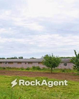 Immobile di 300 m² con 1 locale a Semiana