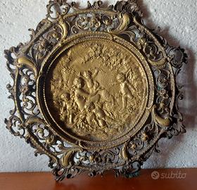 Antico piatto in bronzo