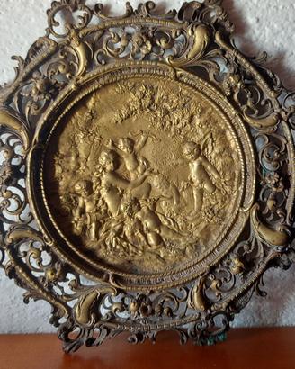 Antico piatto in bronzo