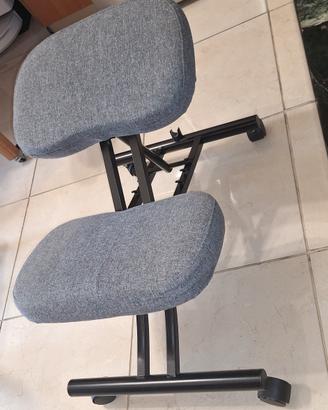 sedia con appoggio su ginocchia