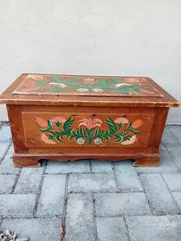 Cassapanca piccola dipinta