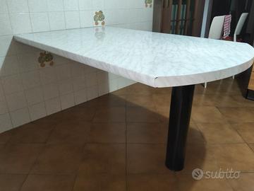 Tavolo da cucina a penisola 