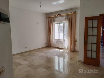 Appartamento di 206 m² con più di 5 locali a Ragus